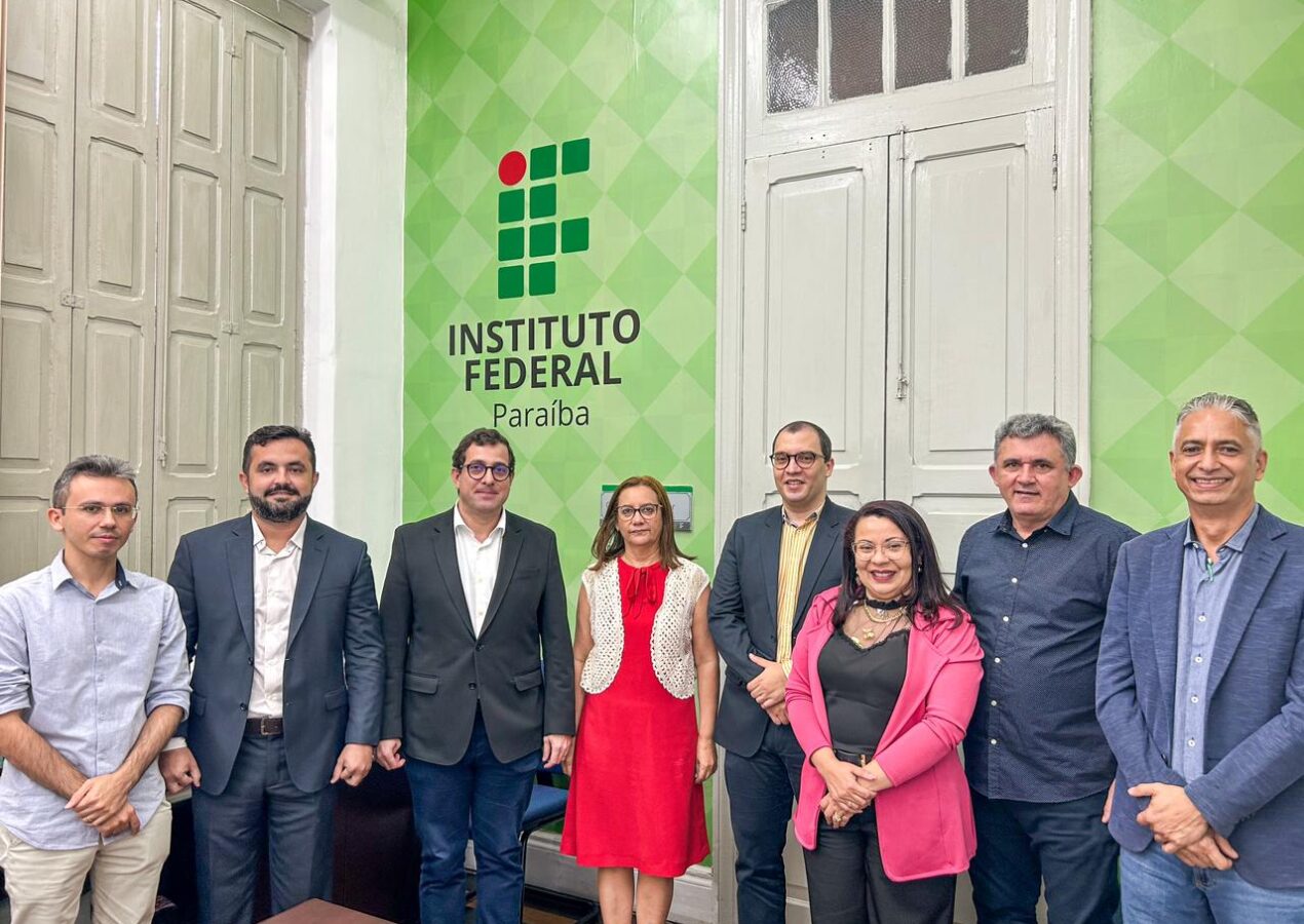 NO IFPB: Gervásio anuncia investimentos para implantação do primeiro curso de energias renováveis no Alto Sertão