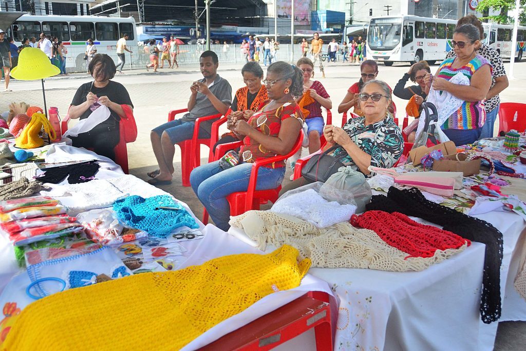 Artesãs comemoram primeiro dia do projeto ‘Crochê na Lagoa’ e o suporte dado pela Prefeitura