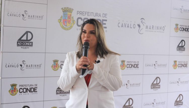 Karla Pimentel anuncia antecipação do pagamento do 13º dos servidores municipais de Conde