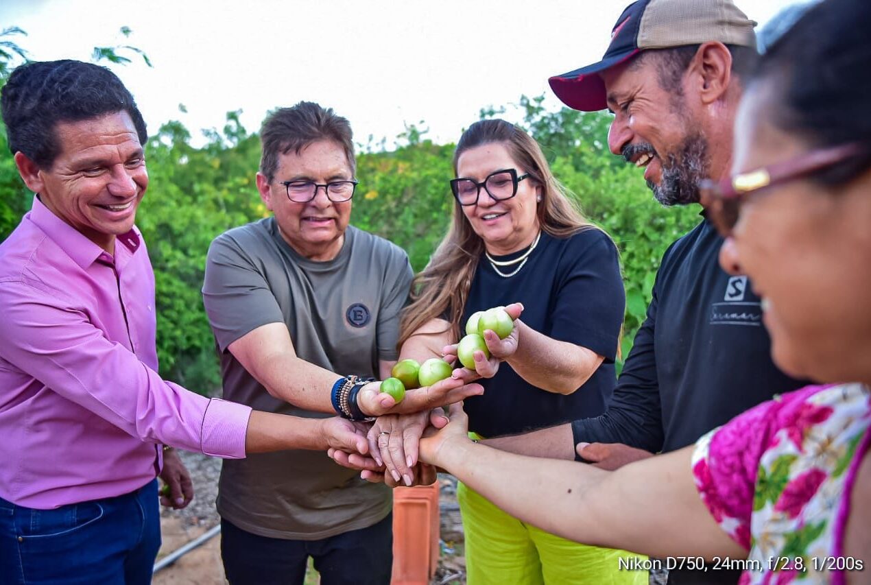 Na Bahia, Adriano conhece produção do umbu gigante