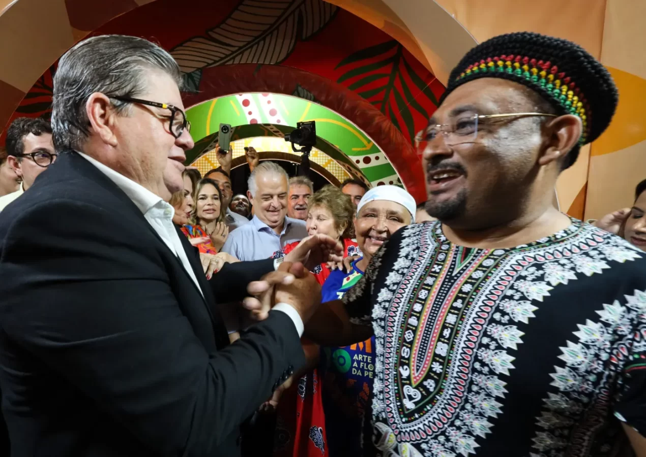 Gervásio prestigia Salão do Artesanato com governador e ministro