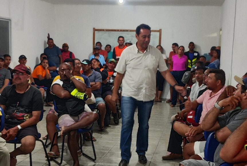 Prefeito Leo Bandeira participa de reunião com mototaxistas para garantir apoio a categoria