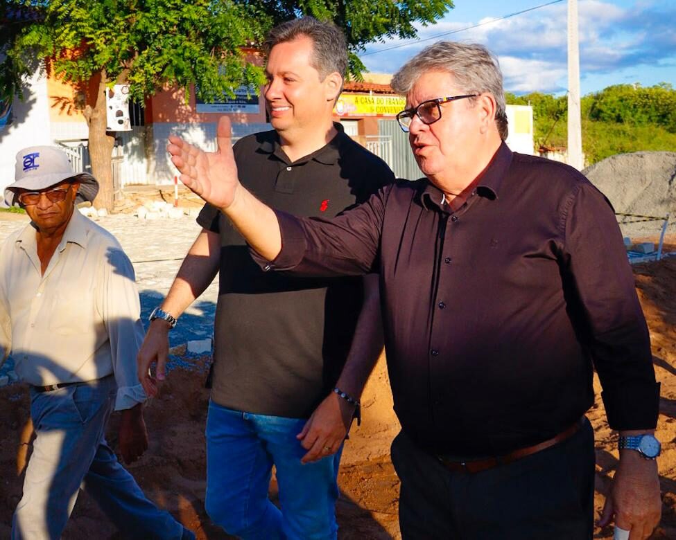 Júnior Araújo celebra início da segunda etapa das obras na avenida João de Souza Maciel, em Cajazeiras