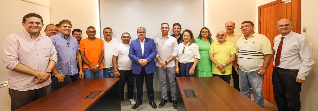 João reúne lideranças do PSB de Guarabira e Santa Rita para fortalecer a legenda visando as eleições municipais