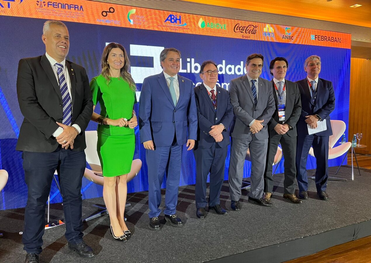 Efraim participa do simpósio sobre liberdade econômica e defende desburocratização