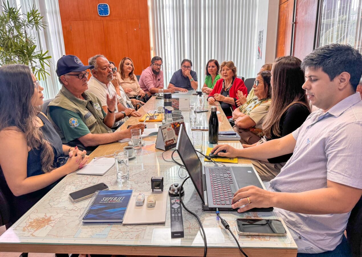 Francisca Motta lidera reunião estratégica no DER, em busca de respostas para segurança viária na Serra de Teixeira