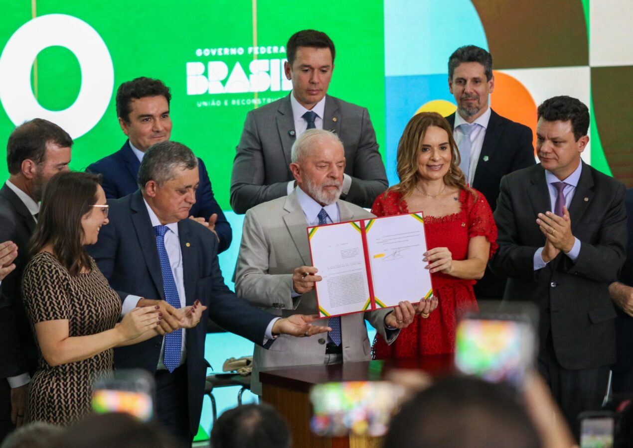 Ao lado de Lula, Daniella Ribeiro participa da sanção do Perse no Palácio do Planalto