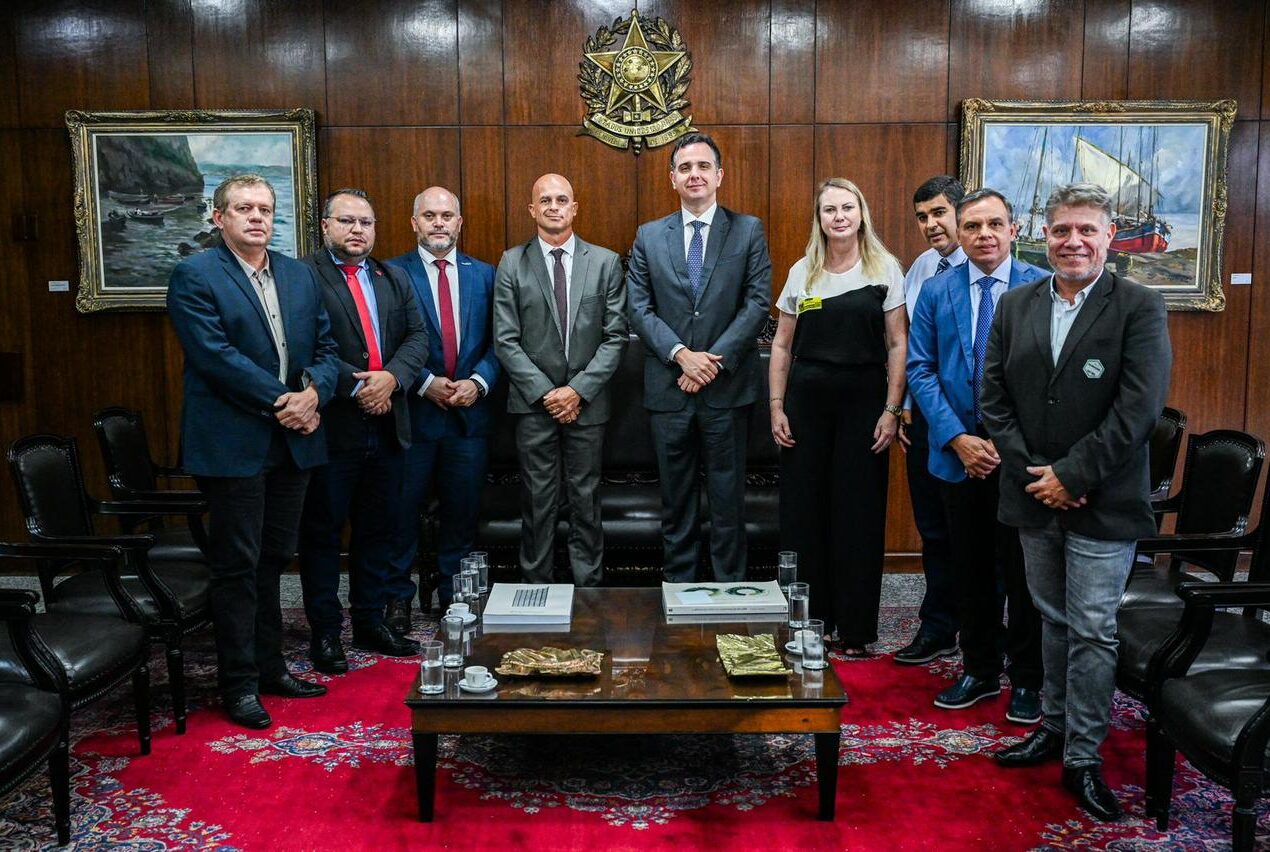 Presidente do SINDSEMP, Aloysio Carneiro participa de audiência com o presidente do Senado e discute temas de interesse da categoria