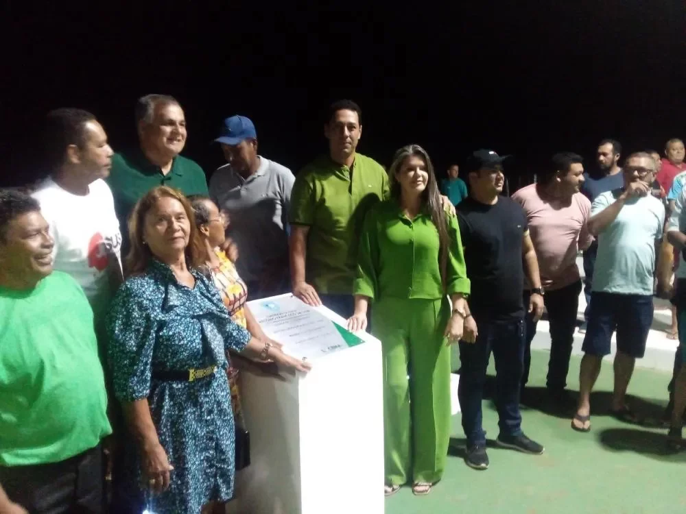 Prefeito de Lucena Leo Bandeira entrega praça do assentamento Oitero de Miranda