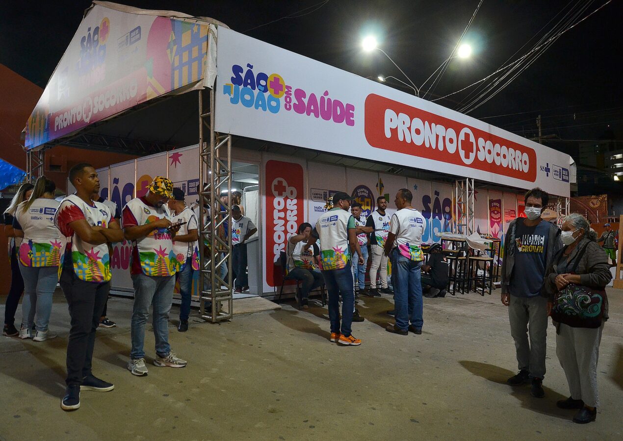 Equipes volantes de saúde prestam socorro médico aos forrozeiros no Parque do Povo