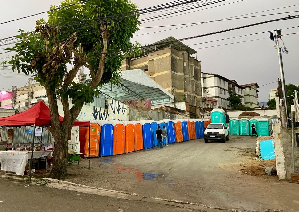 Parque do Povo recebeu nesta quarta-feira mais 50 banheiros químicos