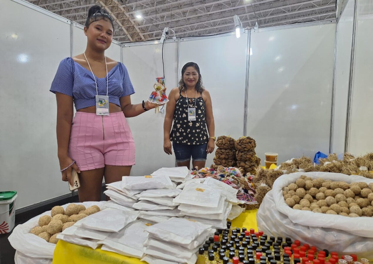 Estande do Pará perfuma corredor da BMB com sachês e essências naturais