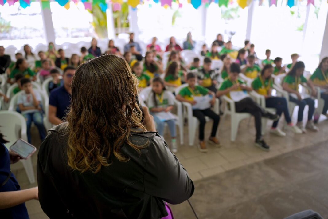 Mais de 30 estudantes de escola municipal de Campina Grande conquistam medalhas na Olimpíada de Língua Portuguesa