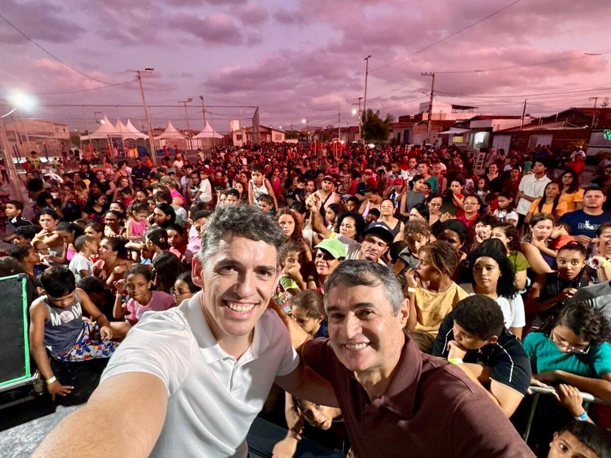 Romero e Tovar distribuem mais de 2 mil brinquedos durante Natal das Crianças no Complexo Habitacional Aluízio Campos