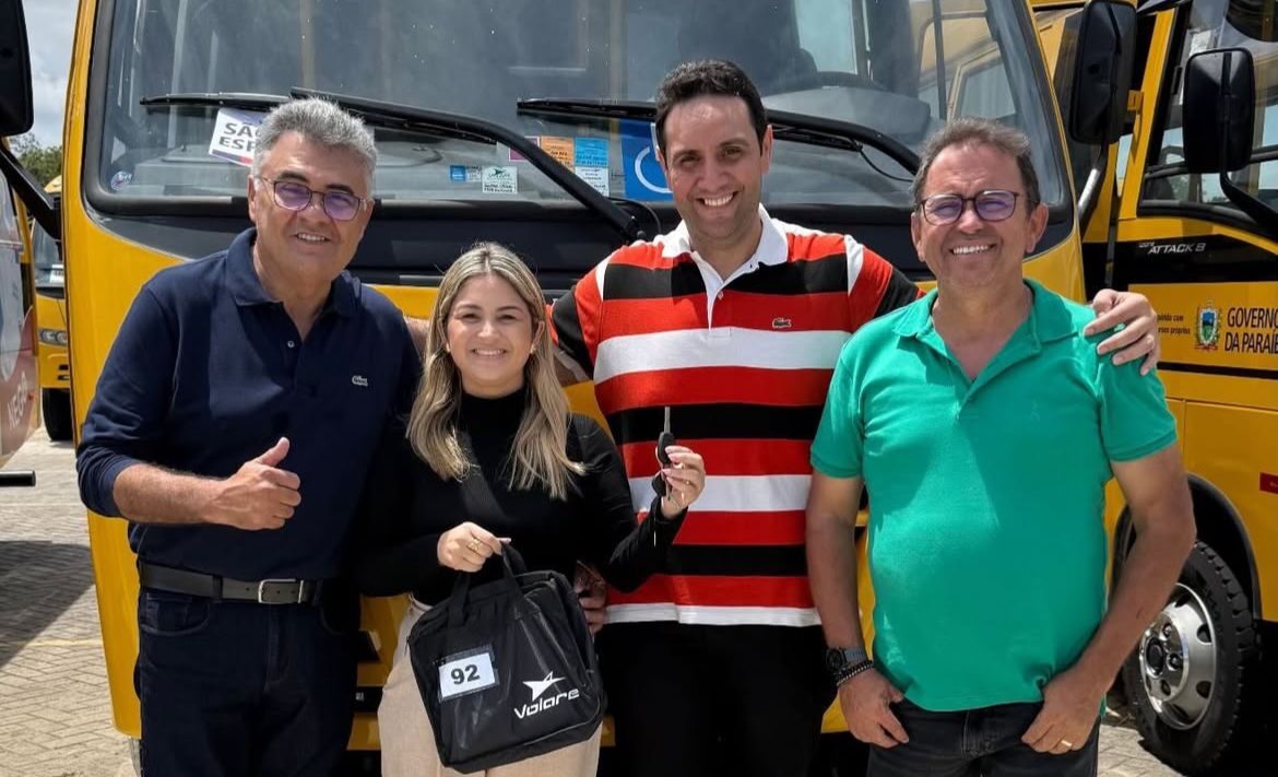 Articulação de Márcio Roberto viabiliza entrega de ônibus escolares para Malta, Paulista, Bom Sucesso e São José de Espinharas