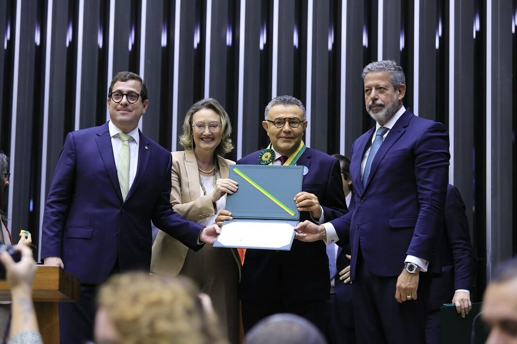 Gervásio indica condecoração com medalha do Mérito Legislativo da Câmara ao presidente do PSB