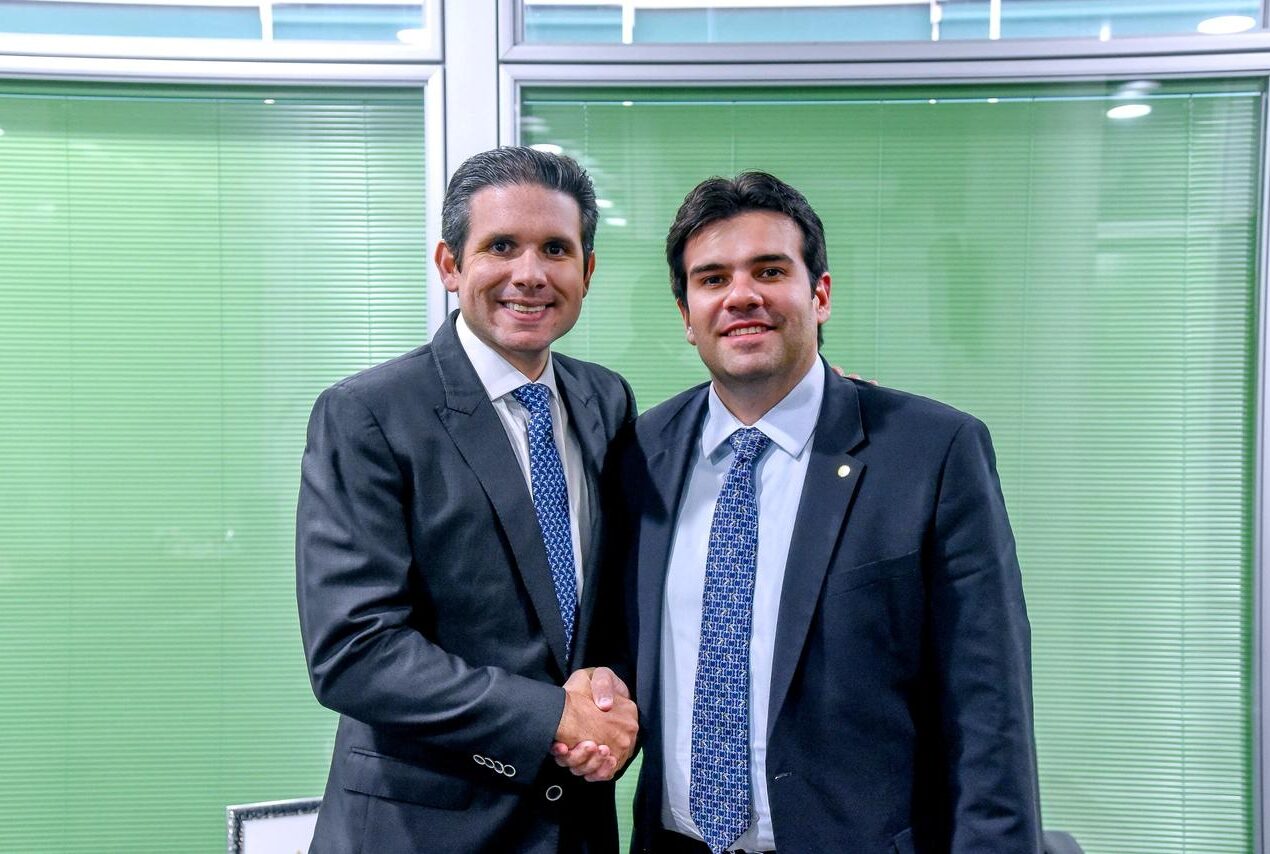 Cumprindo agenda em Brasília, deputado Eduardo Carneiro é recebido pelo presidente da Câmara, Hugo Mota, para tratar temas de interesse da Paraíba