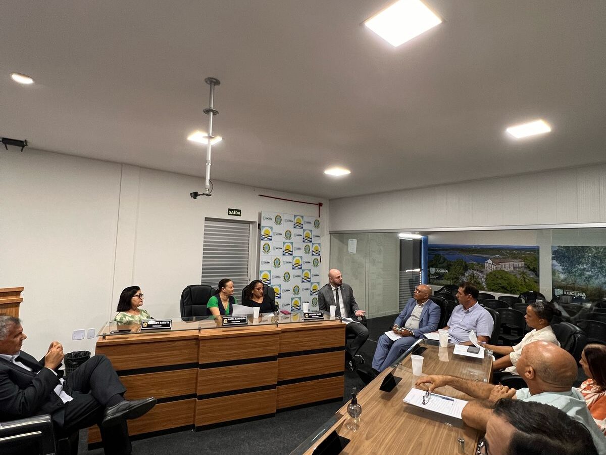 Léo Bandeira participa de reunião para discutir lei dos cuidadores de crianças com necessidades de acompanhamento na Educação